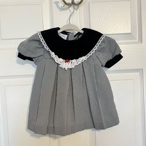 Vintage Girls Black and White Houndstooth Plaid Dress with Velvet Collar